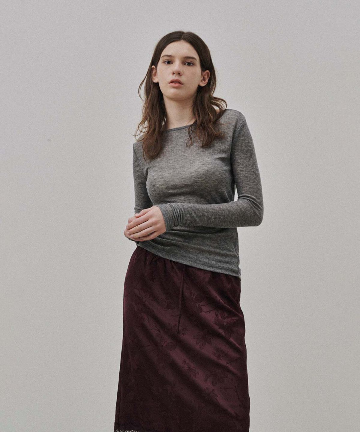 플라드주르(PLATDUJOUR) Satin midi skirt (Wine)