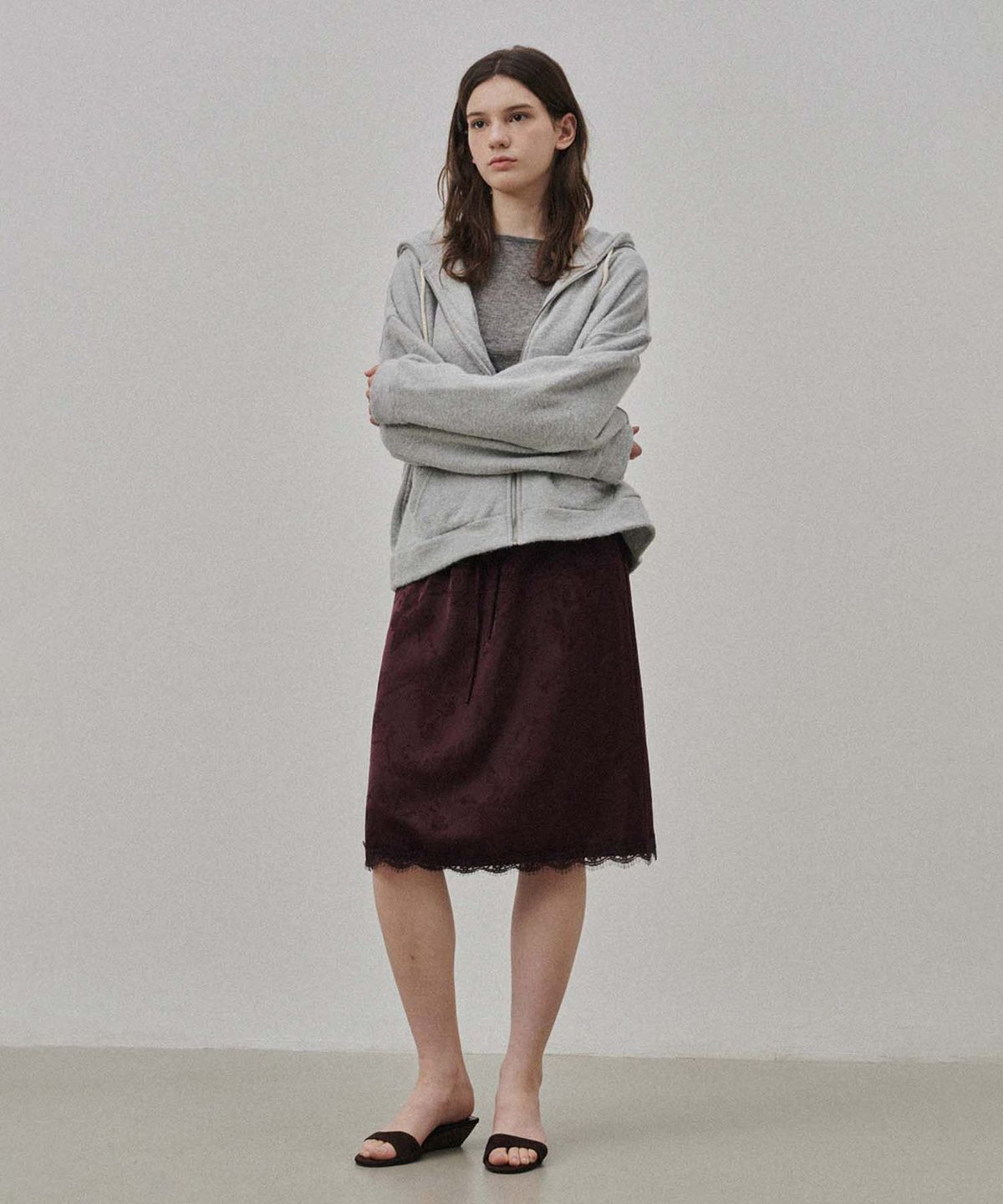 플라드주르(PLATDUJOUR) Satin midi skirt (Wine)