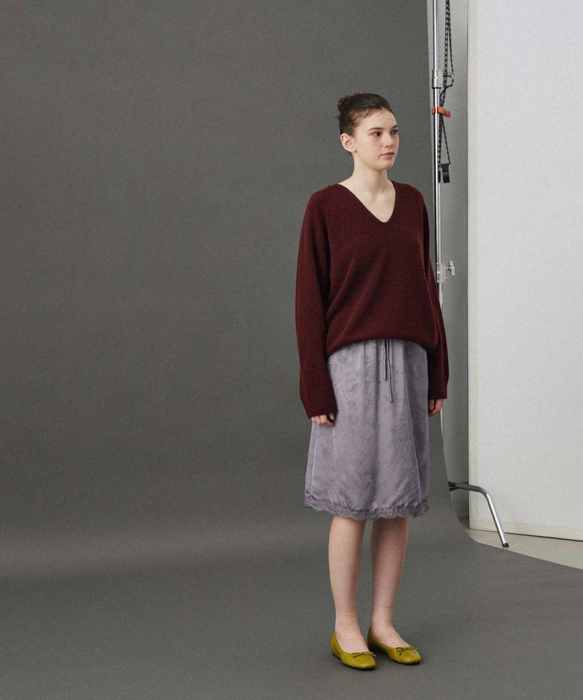 플라드주르(PLATDUJOUR) Satin midi skirt (Grey)