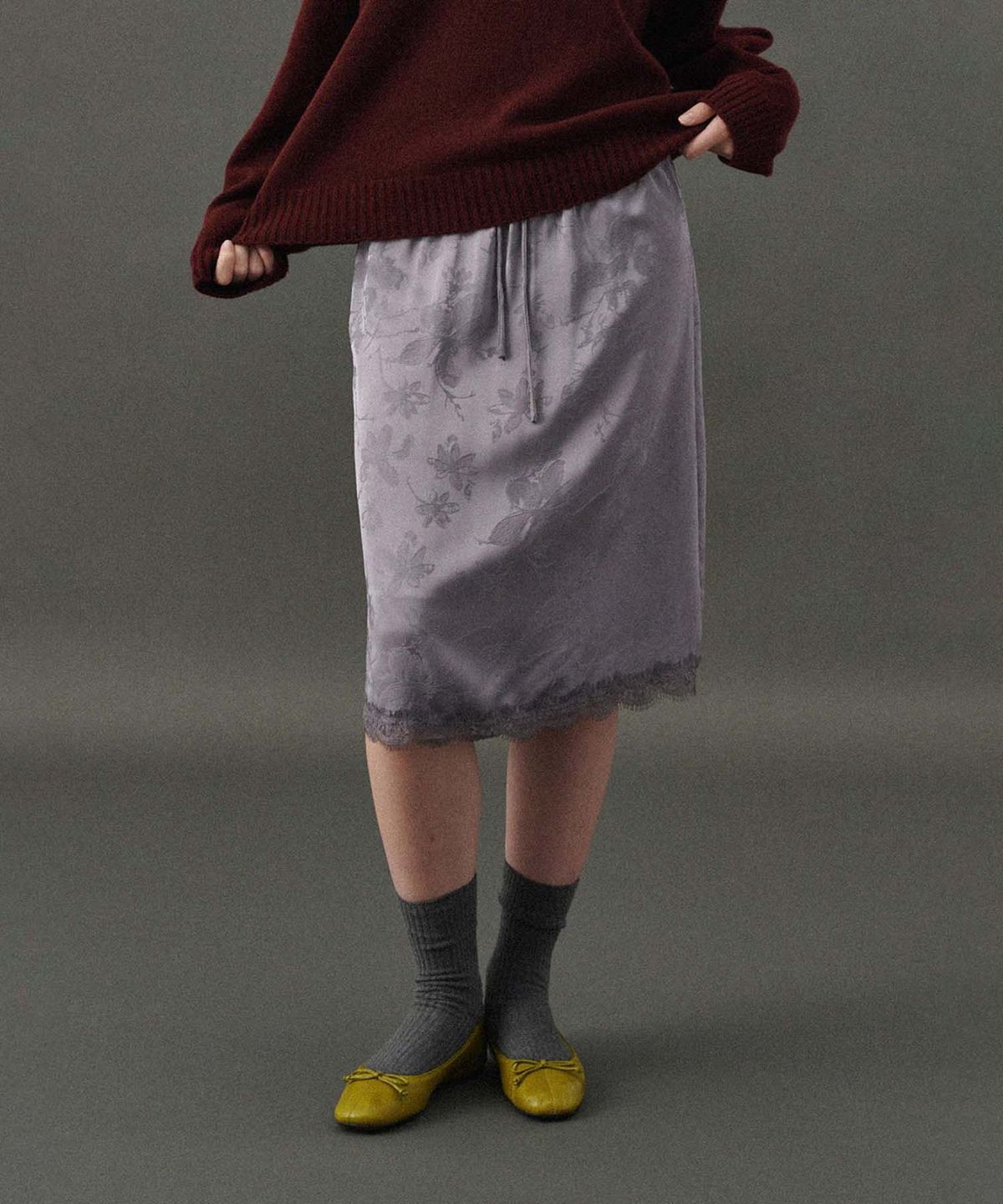 플라드주르(PLATDUJOUR) Satin midi skirt (Grey)