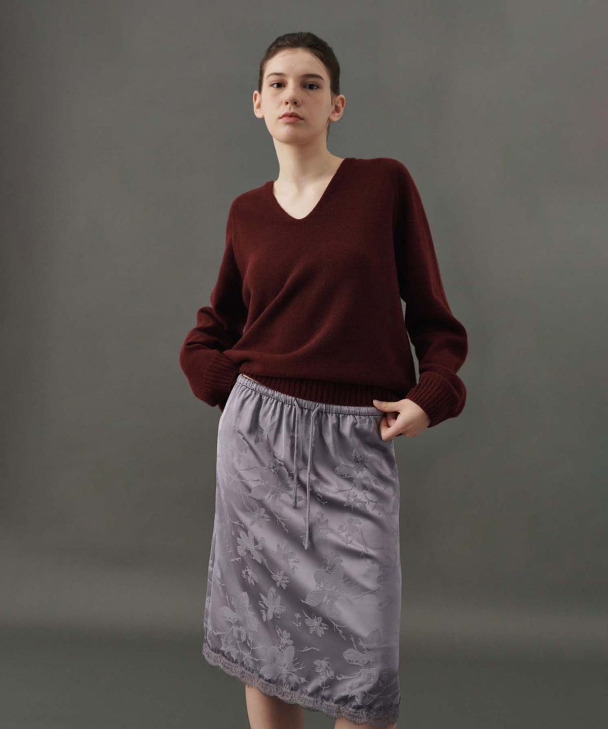 플라드주르(PLATDUJOUR) Satin midi skirt (Grey)