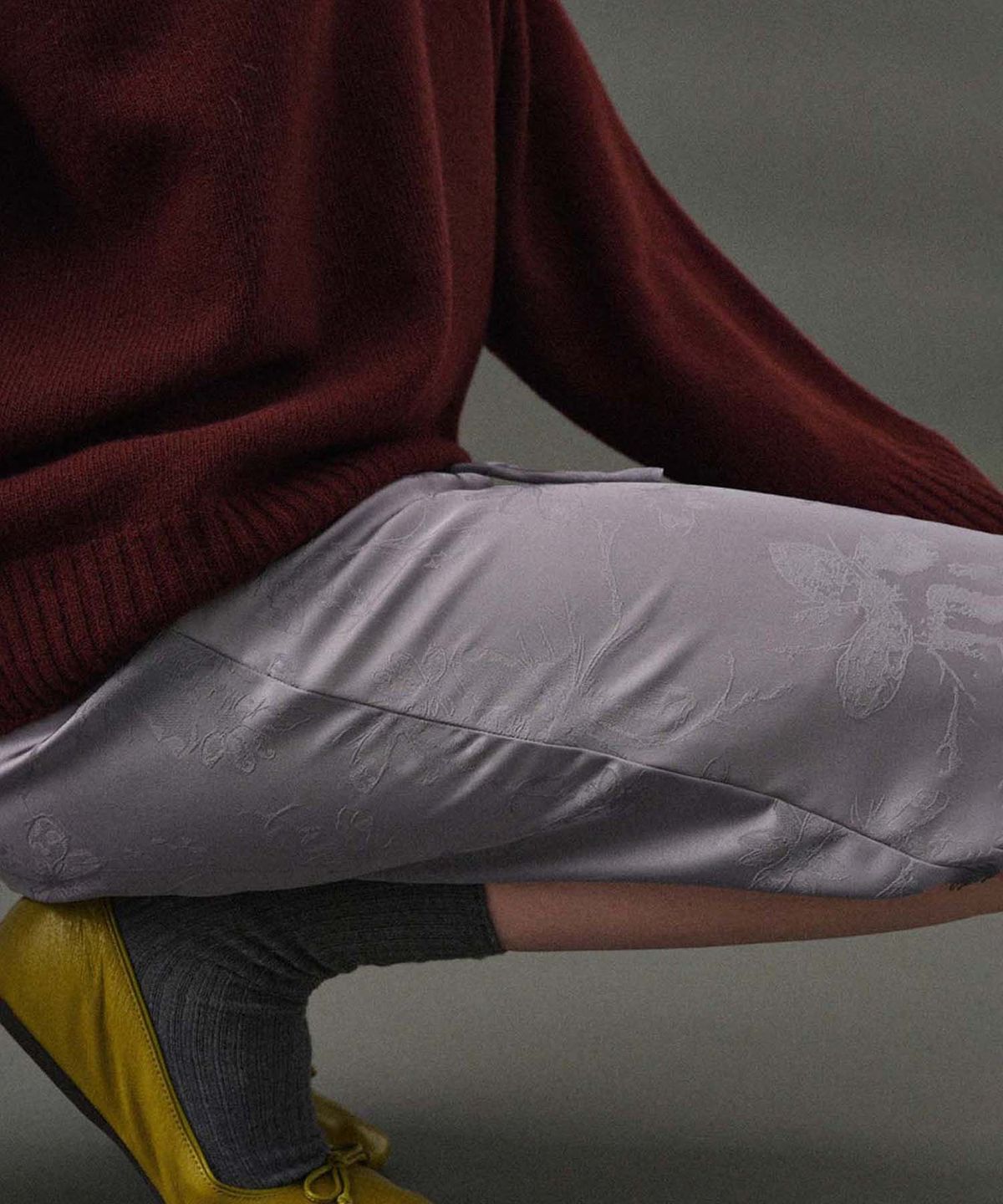 플라드주르(PLATDUJOUR) Satin midi skirt (Grey)
