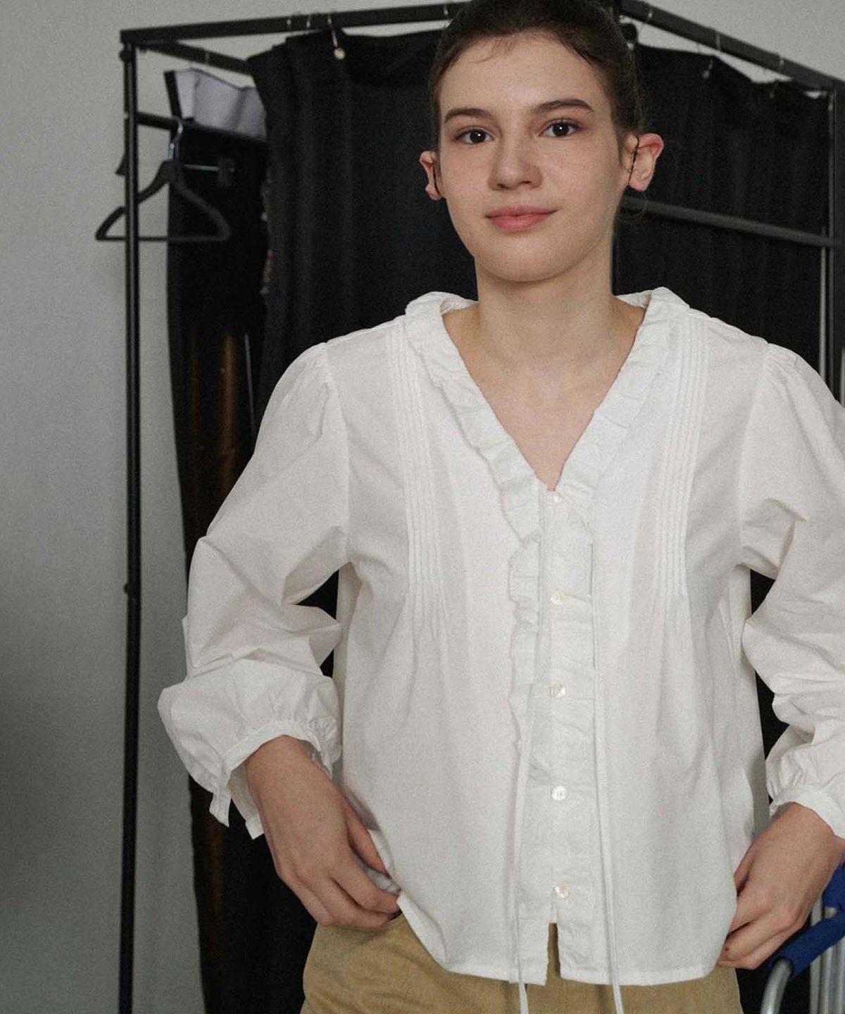 플라드주르(PLATDUJOUR) Frill blouse (Ivory)