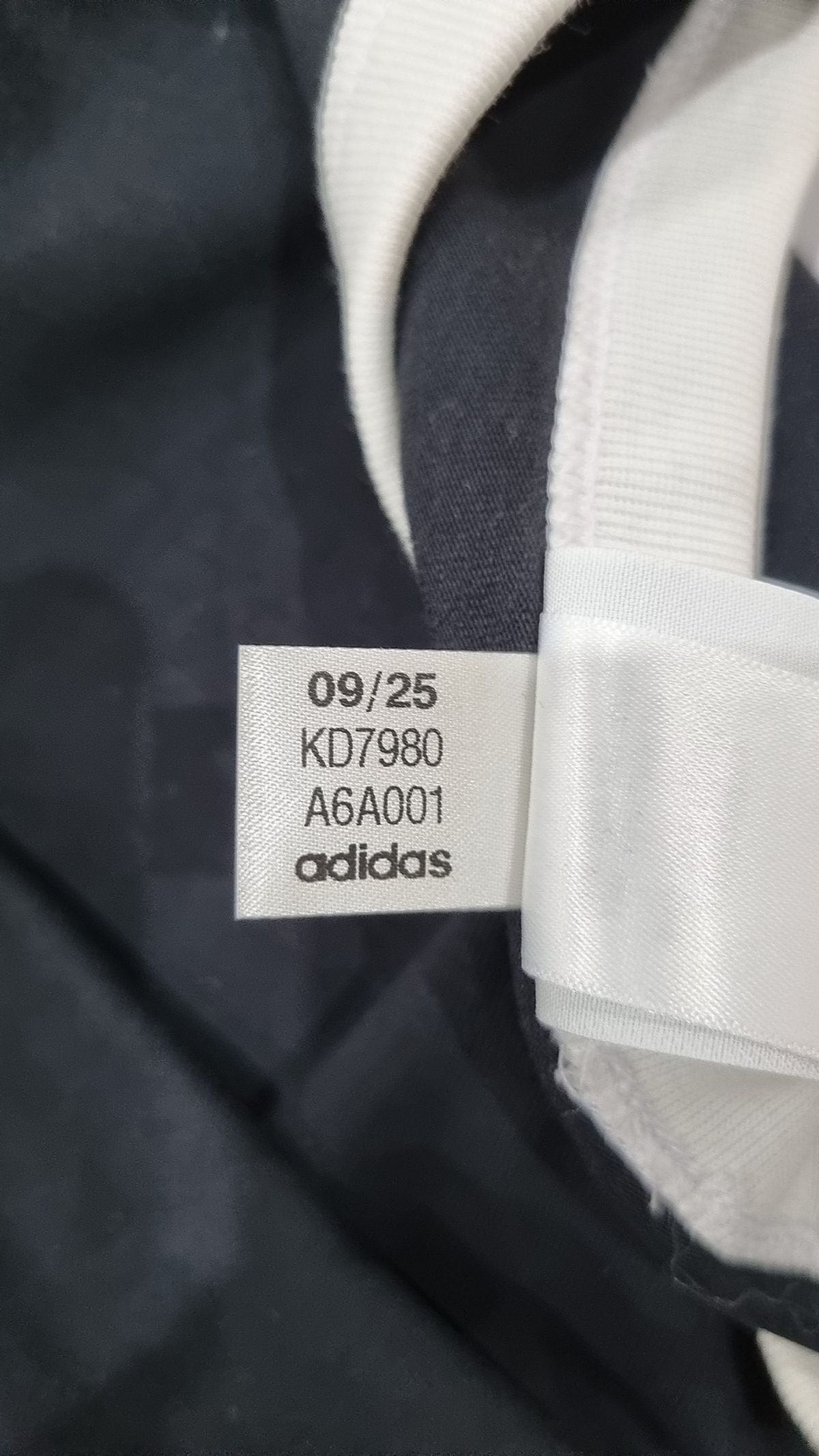아디다스(ADIDAS) 3-스트라이프 슬림 티셔츠 - 블랙:화이트 / KD7980 XS