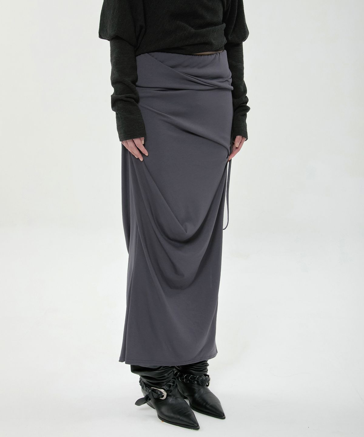 플레어업(FLAREUP) Sculpted Draped Long Skirt (FL-279_Charcoal)