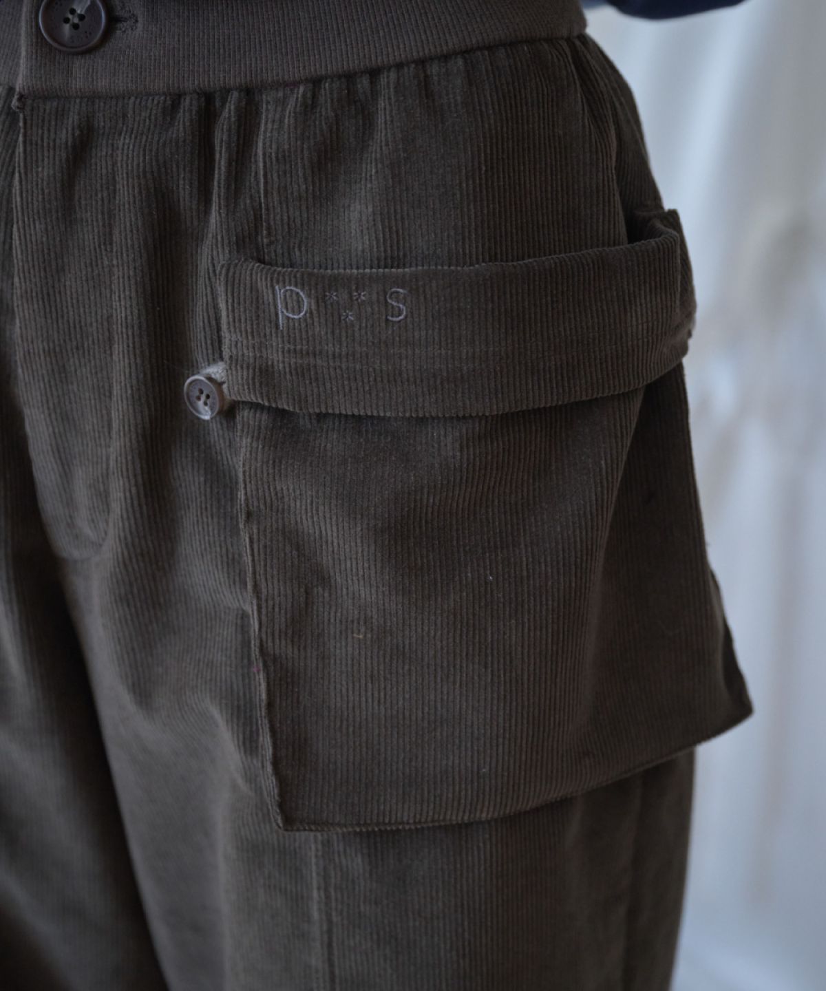 피브스피브스(PEEVES PEEVES) Ankle Corduroy Pants / Khaki
