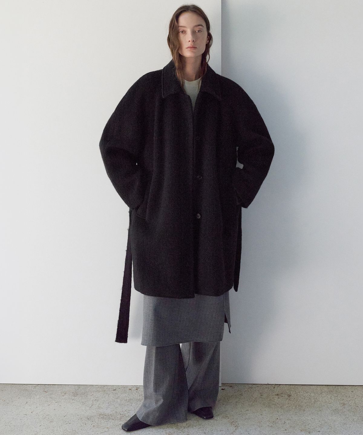 르바(LEVAR) Moss Alpaca Raglan Half Coat - Black