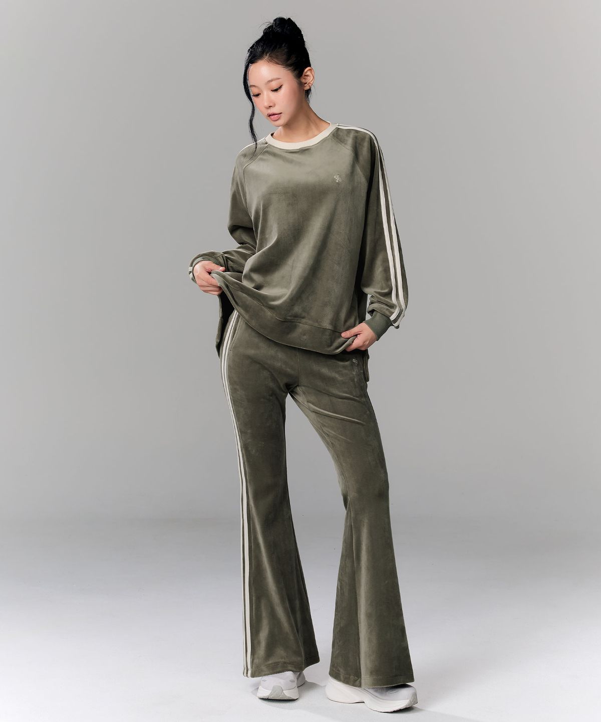 젝시믹스(XEXYMIX) 벨로아 트랙라인 맨투맨 XFL4TL1119