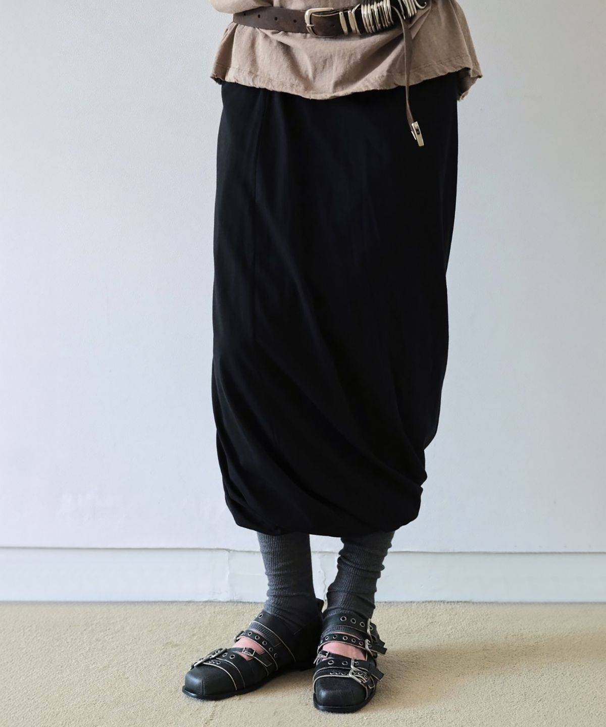 더블유케이엔디 프로젝트(WKND PROJECT) DOUBLE LAYERED BALLOON SKIRT (BLACK)