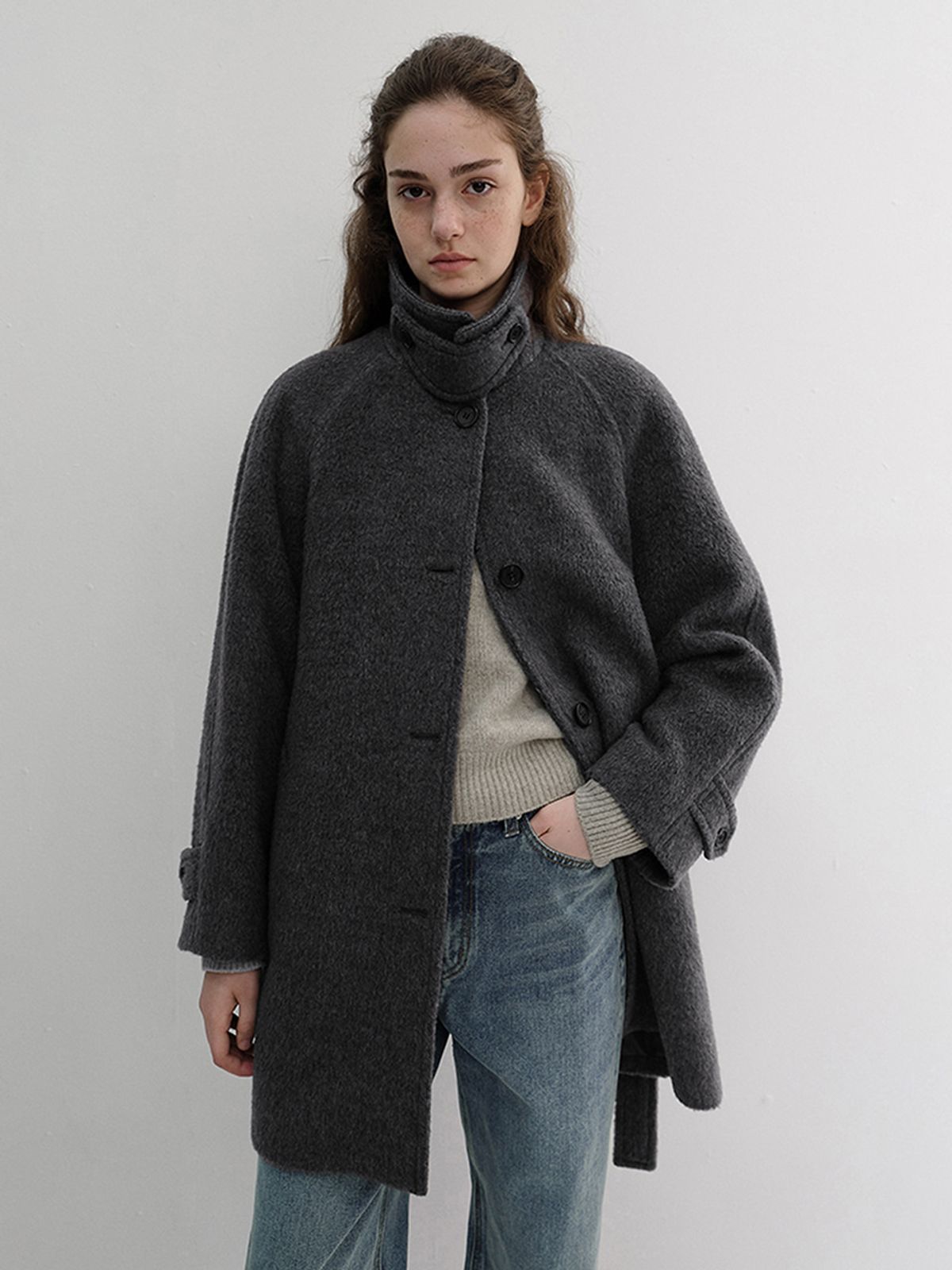 던스트(DUNST) BELTED HALF COAT_UDCO6D222_CHARCOAL GREY