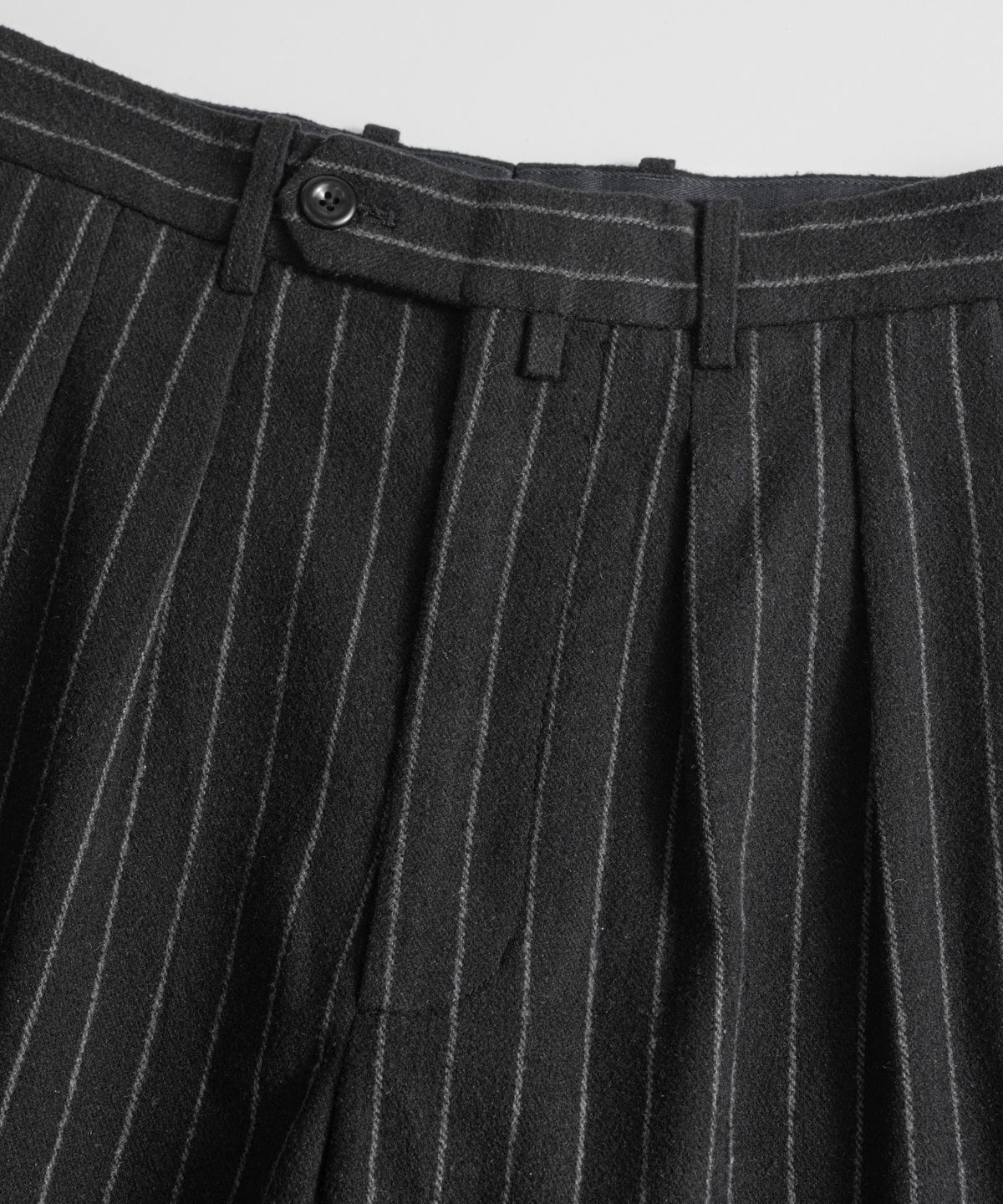 비헤비어(BEHEAVYER) W/P OFFICER TROUSERS black stripe