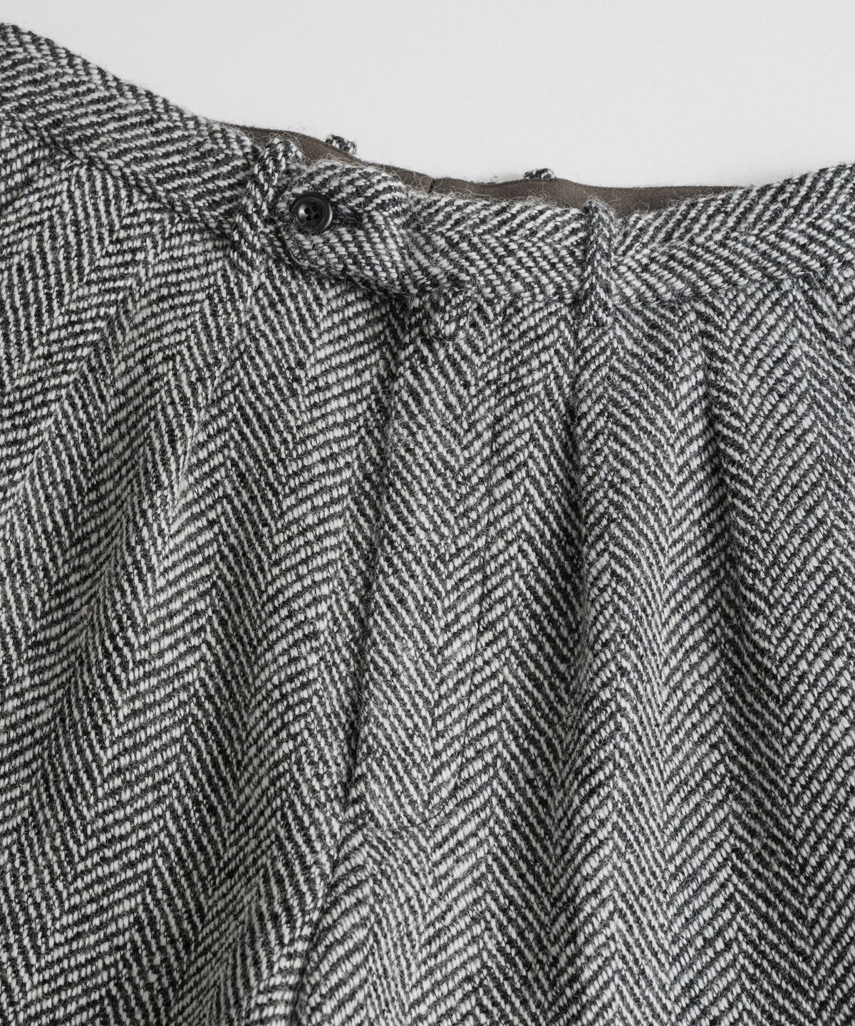 비헤비어(BEHEAVYER) W/P OFFICER TROUSERS herringbone