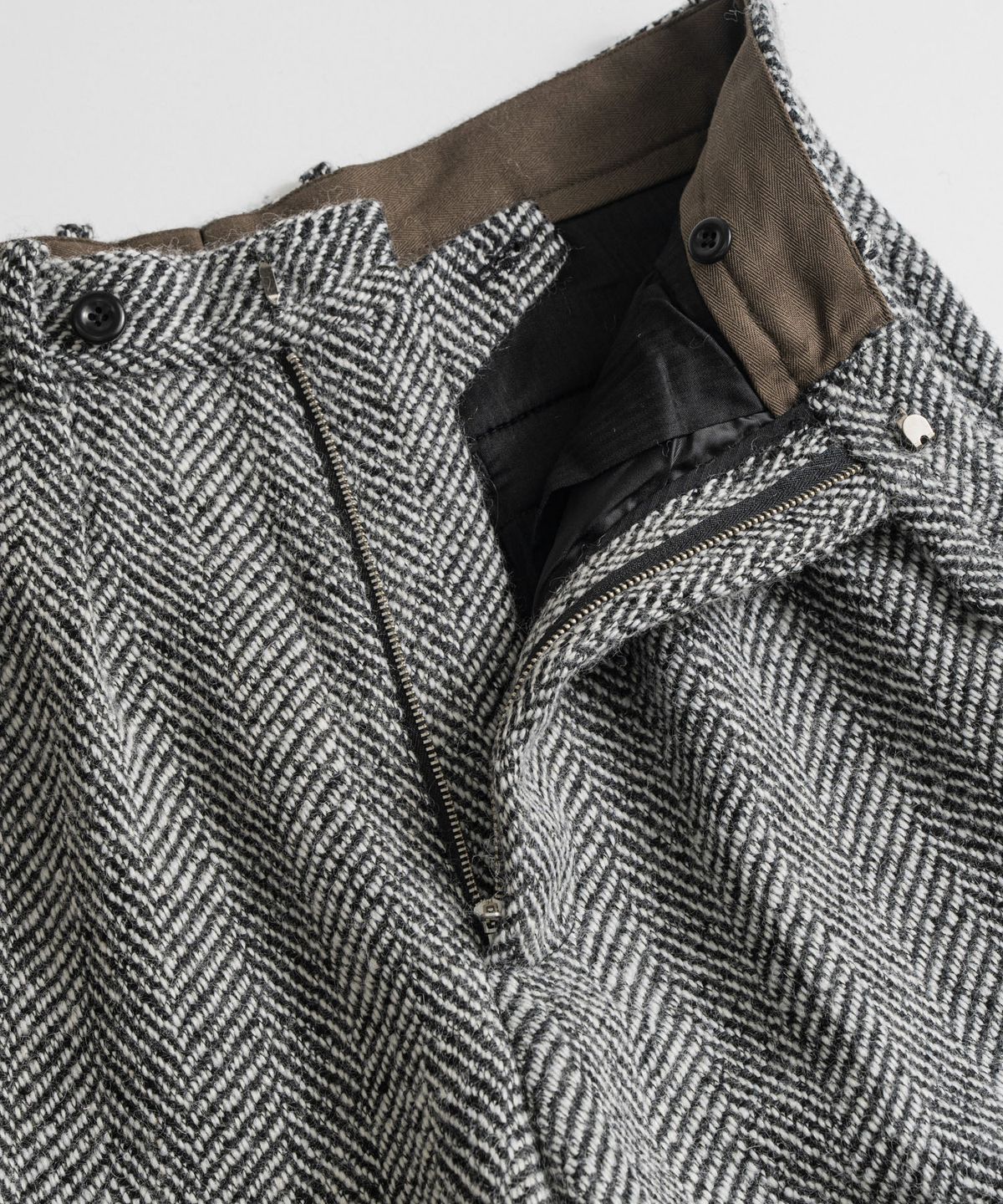 비헤비어(BEHEAVYER) W/P OFFICER TROUSERS herringbone
