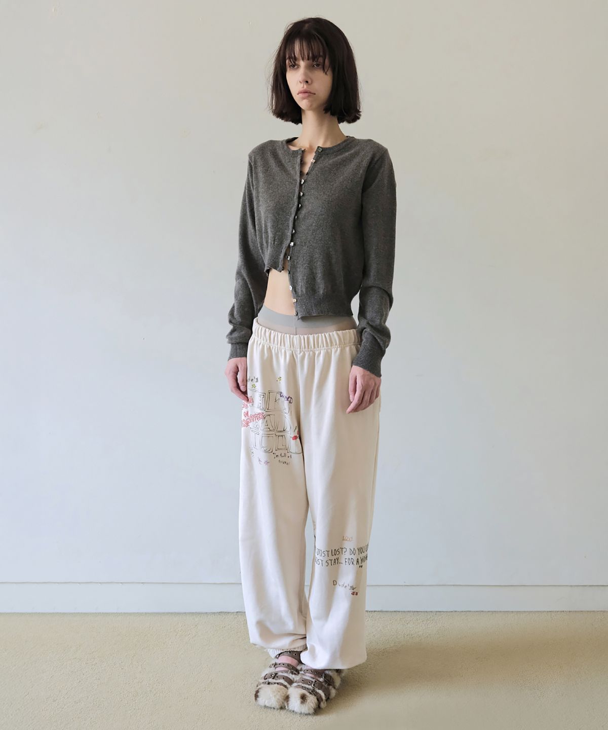 더블유케이엔디 프로젝트(WKND PROJECT) SCRIBBLE HOTFIX PANTS (IVORY)