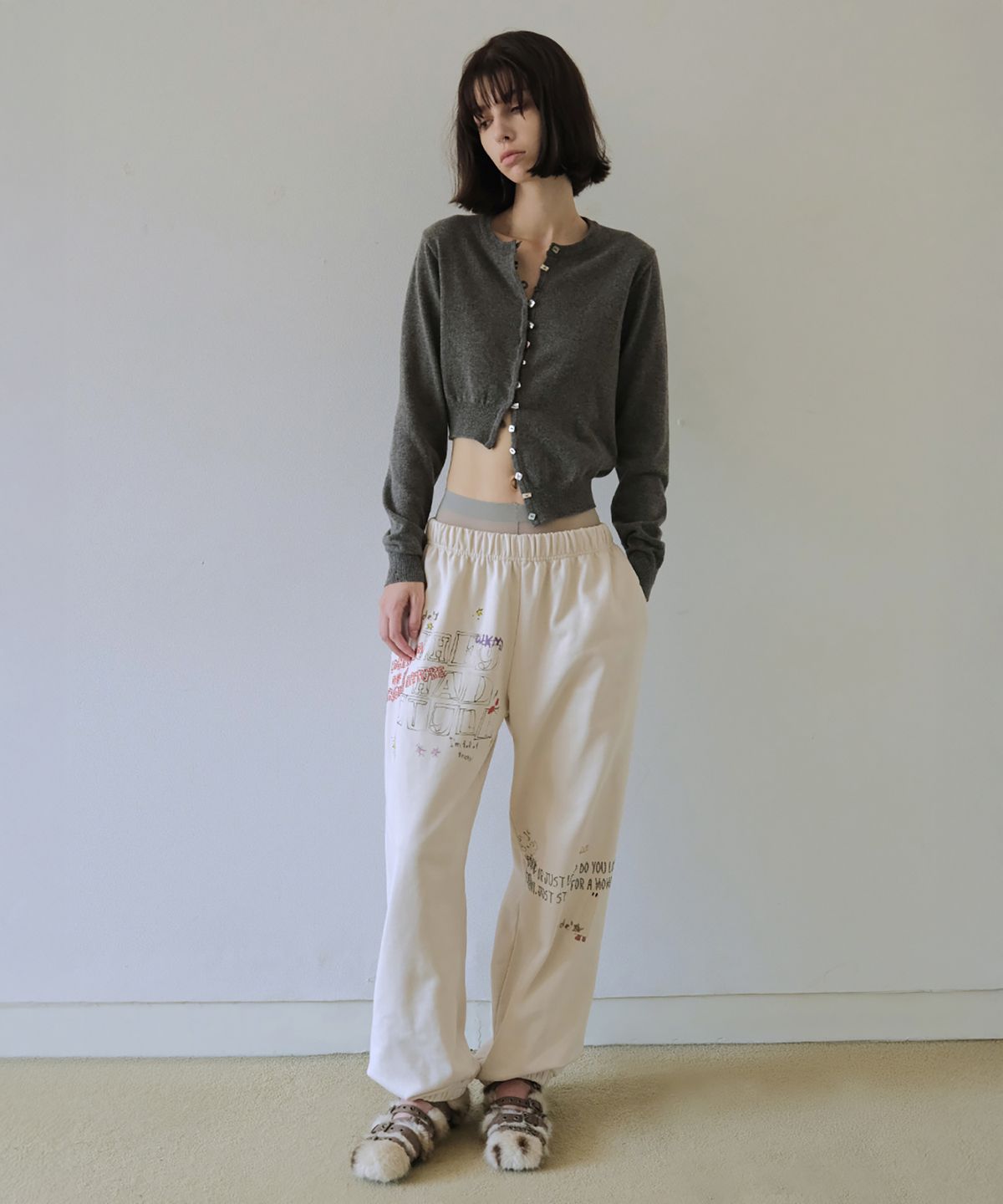 더블유케이엔디 프로젝트(WKND PROJECT) SCRIBBLE HOTFIX PANTS (IVORY)