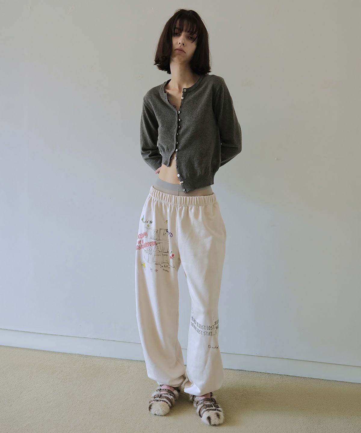 더블유케이엔디 프로젝트(WKND PROJECT) SCRIBBLE HOTFIX PANTS (IVORY)