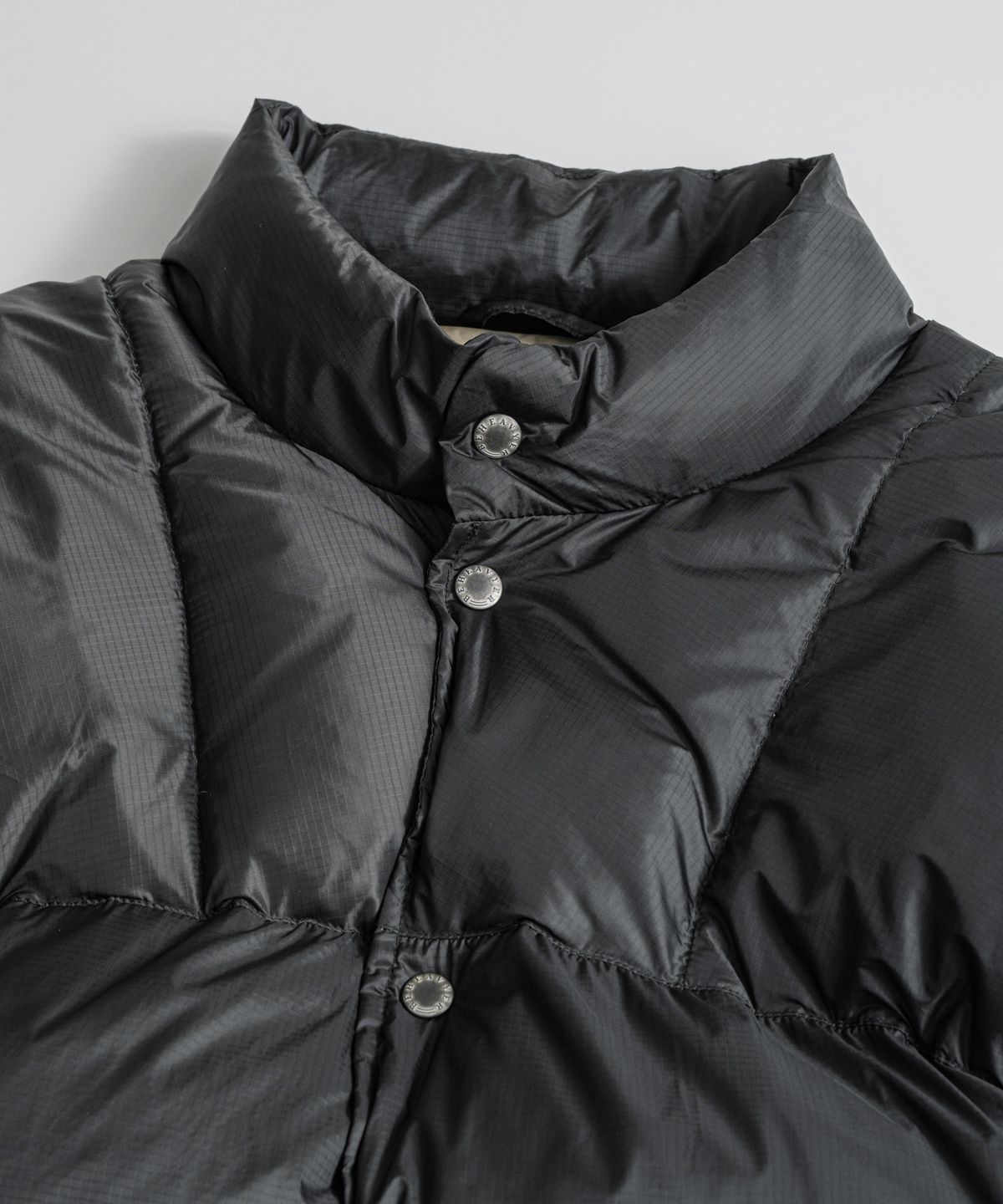 비헤비어(BEHEAVYER) POLARBEAR DUCK DOWN JACKET black