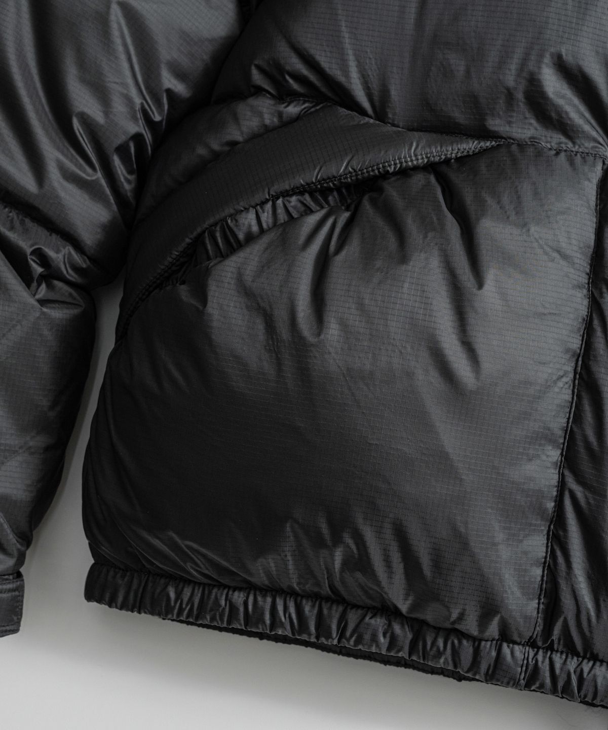 비헤비어(BEHEAVYER) POLARBEAR DUCK DOWN JACKET black