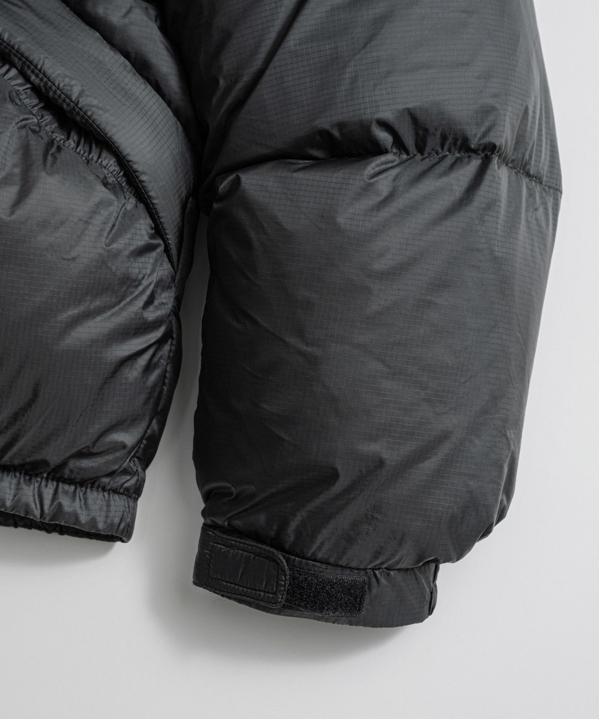 비헤비어(BEHEAVYER) POLARBEAR DUCK DOWN JACKET black