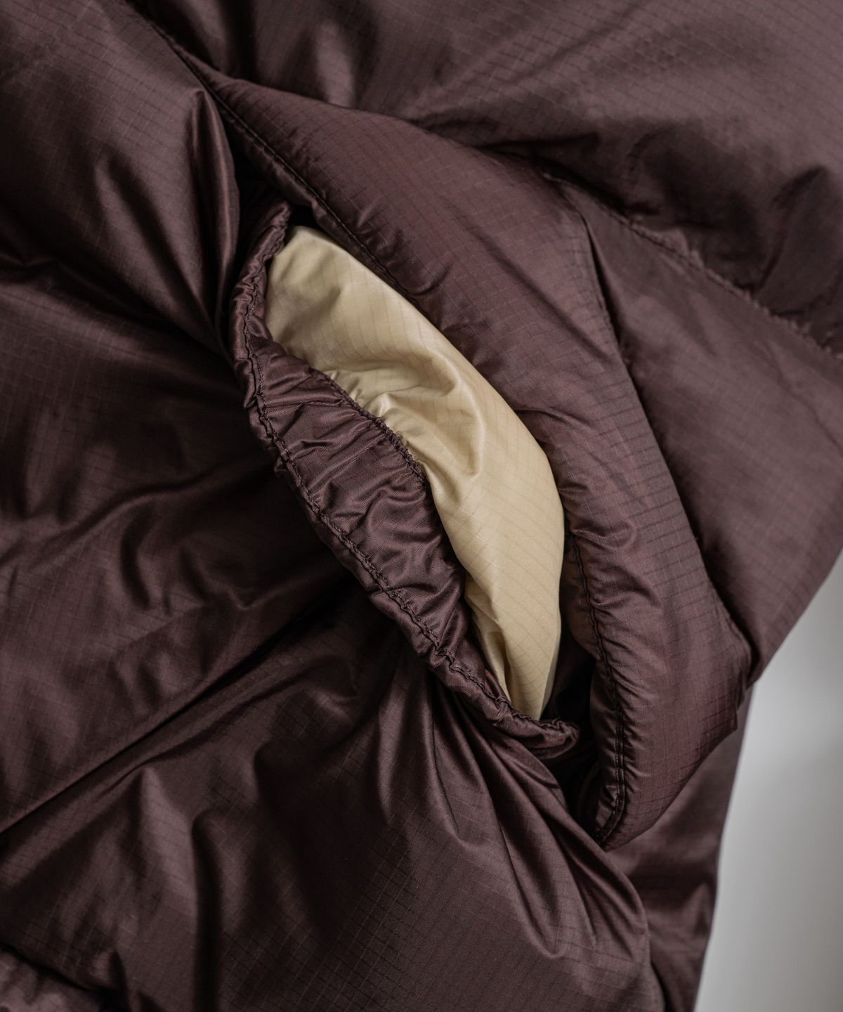 비헤비어(BEHEAVYER) POLARBEAR DUCK DOWN JACKET bordeaux