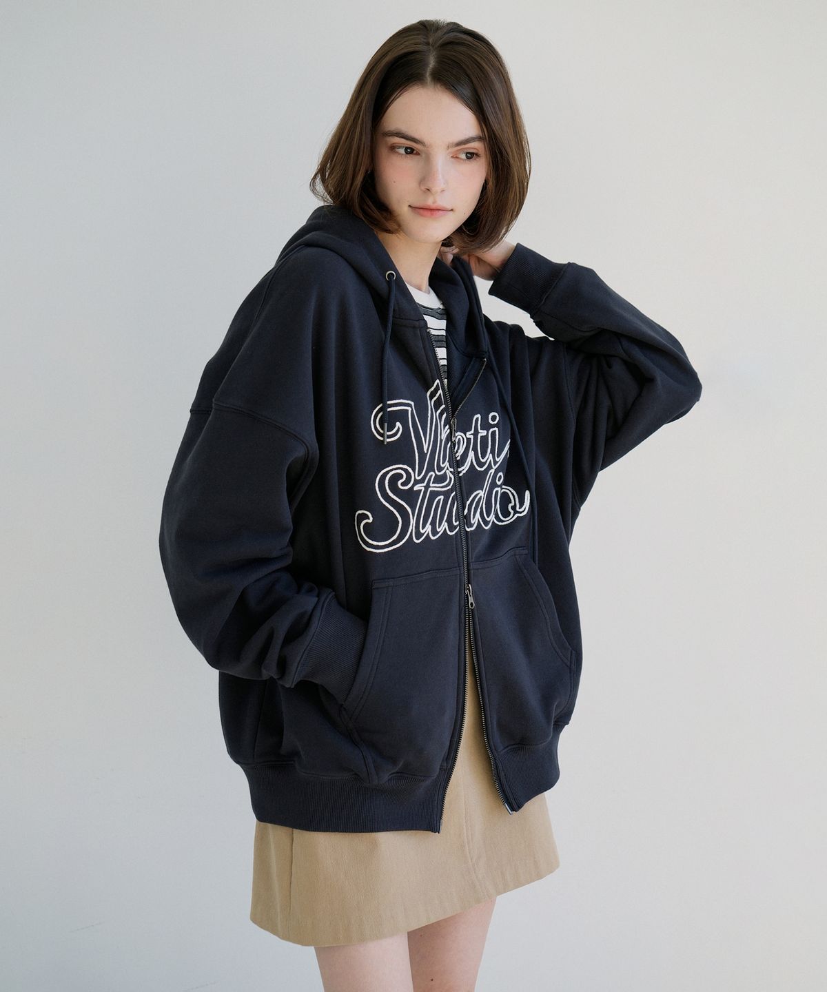 블레티(VLETI) Cotton Oversized Embroidered Two-Way Zip-Up Hoodie(navy)