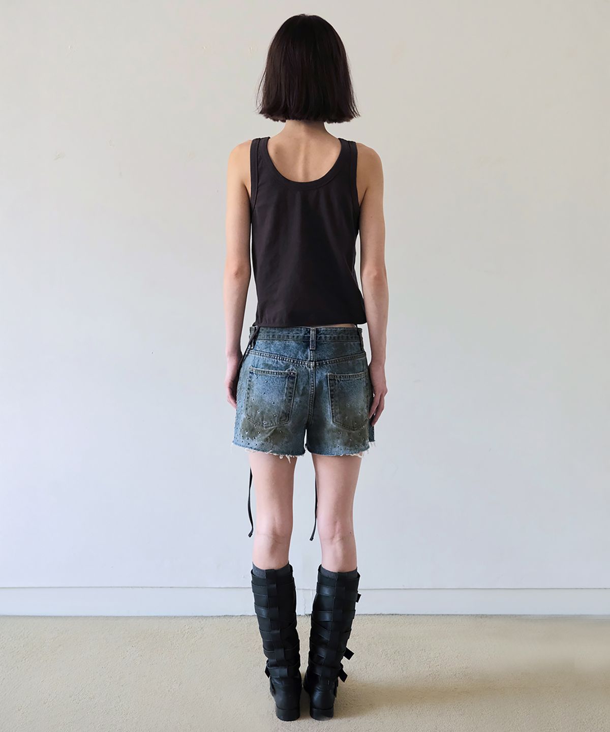 더블유케이엔디 프로젝트(WKND PROJECT) WASHED HOTFIX DENIM SHORTS (BLUE DENIM)