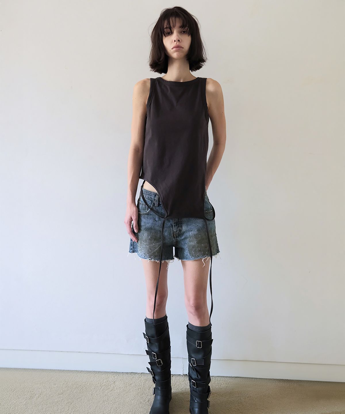 더블유케이엔디 프로젝트(WKND PROJECT) WASHED HOTFIX DENIM SHORTS (BLUE DENIM)