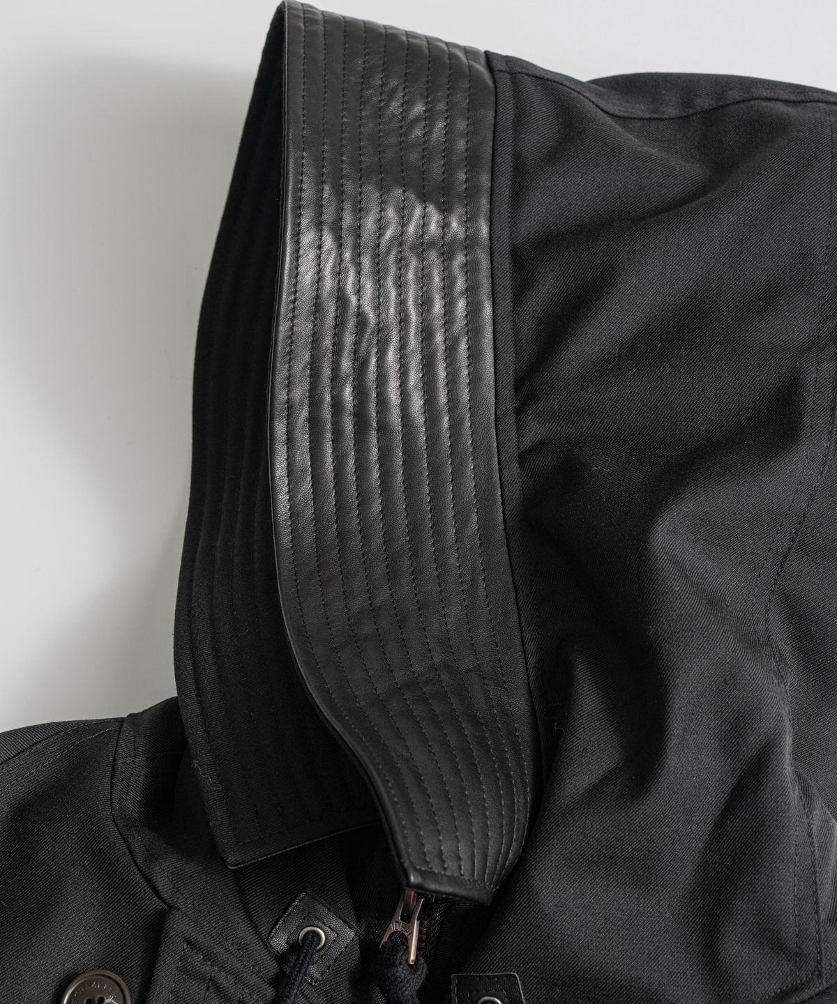 비헤비어(BEHEAVYER) W/P N3B DUCK DOWN PARKA black