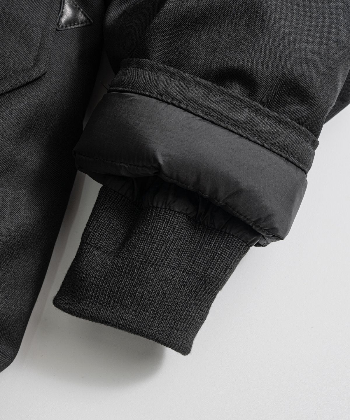 비헤비어(BEHEAVYER) W/P N3B DUCK DOWN PARKA black