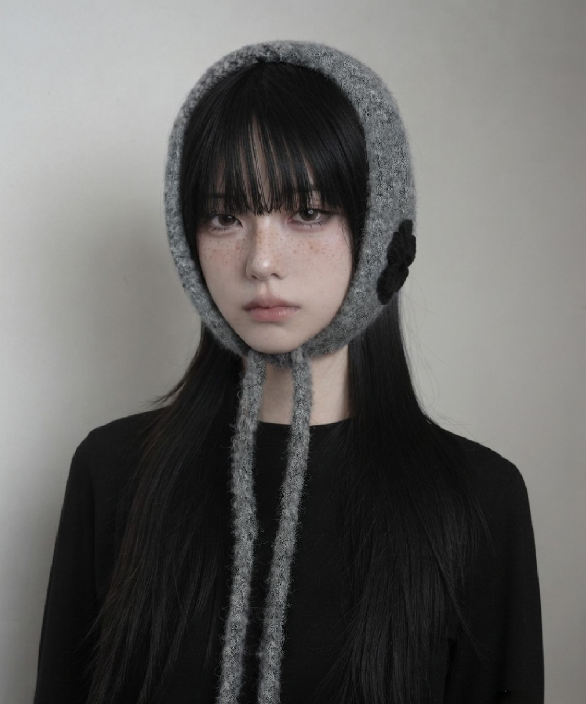 무아르모아(MOIREMOA) Flower Knit Ear Warmer - Gray