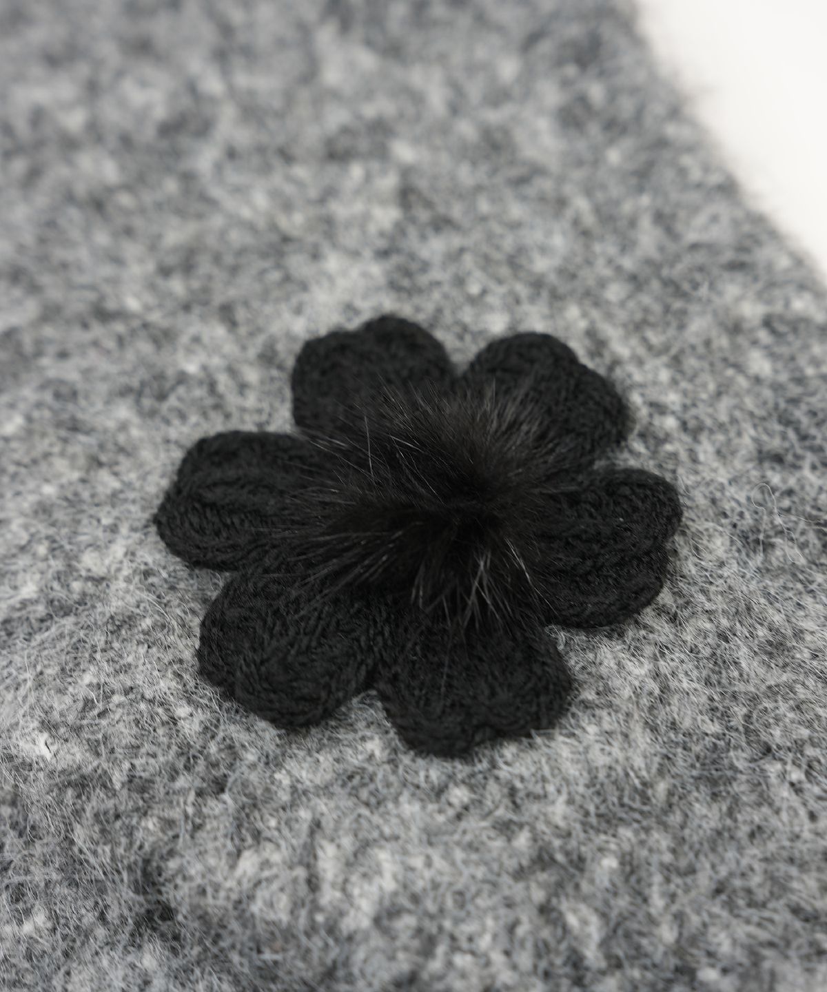 무아르모아(MOIREMOA) Flower Knit Ear Warmer - Gray