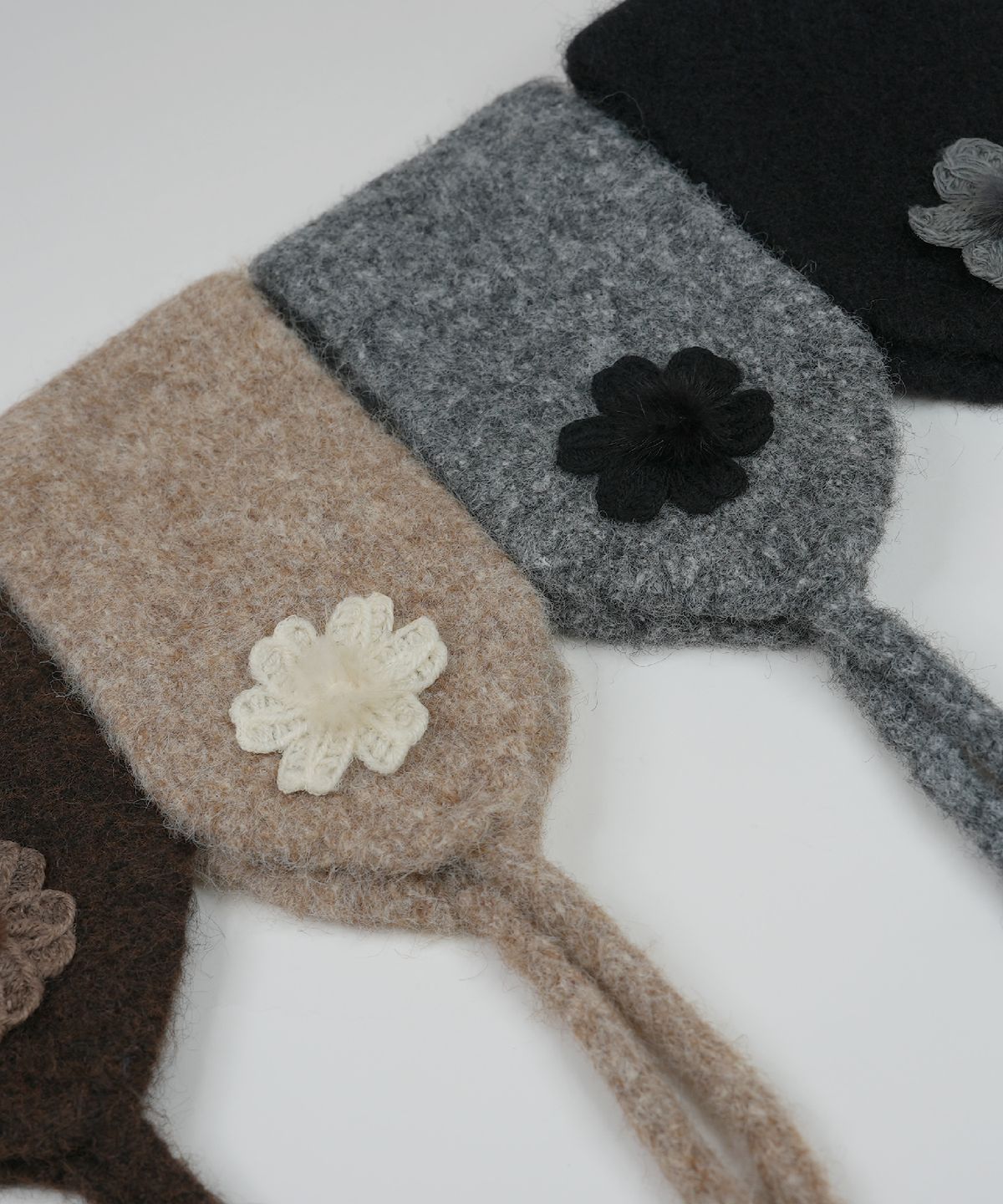 무아르모아(MOIREMOA) Flower Knit Ear Warmer - Gray