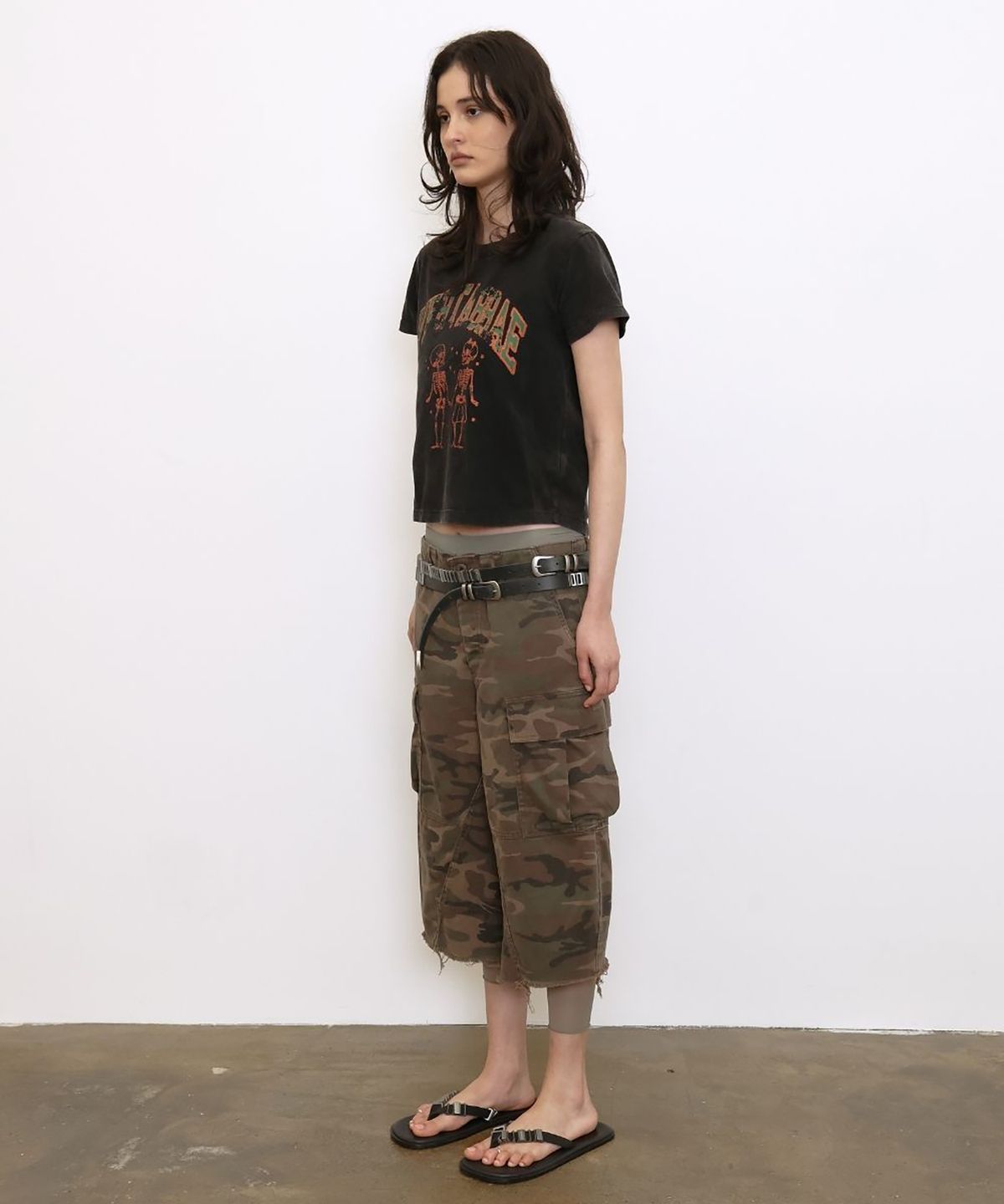 더블유케이엔디 프로젝트(WKND PROJECT) SKULL GRAPHIC WASHED TEE (CHARCOAL)