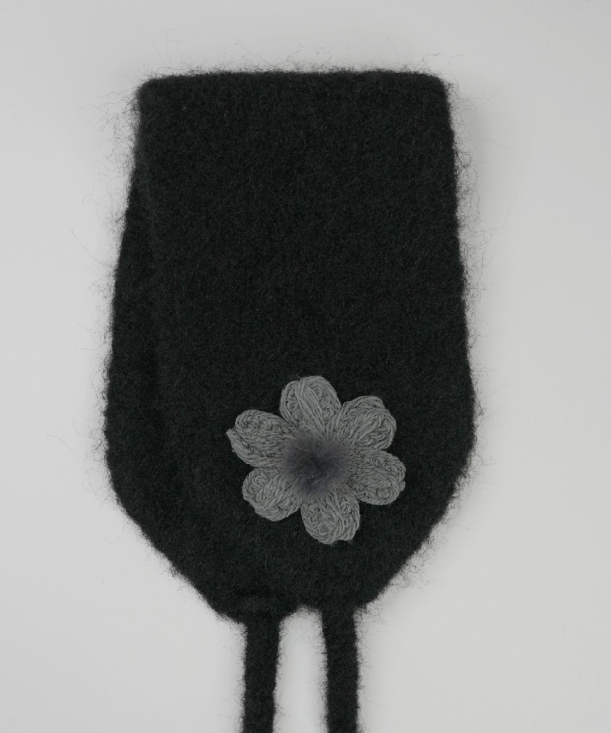 무아르모아(MOIREMOA) Flower Knit Ear Warmer - Black