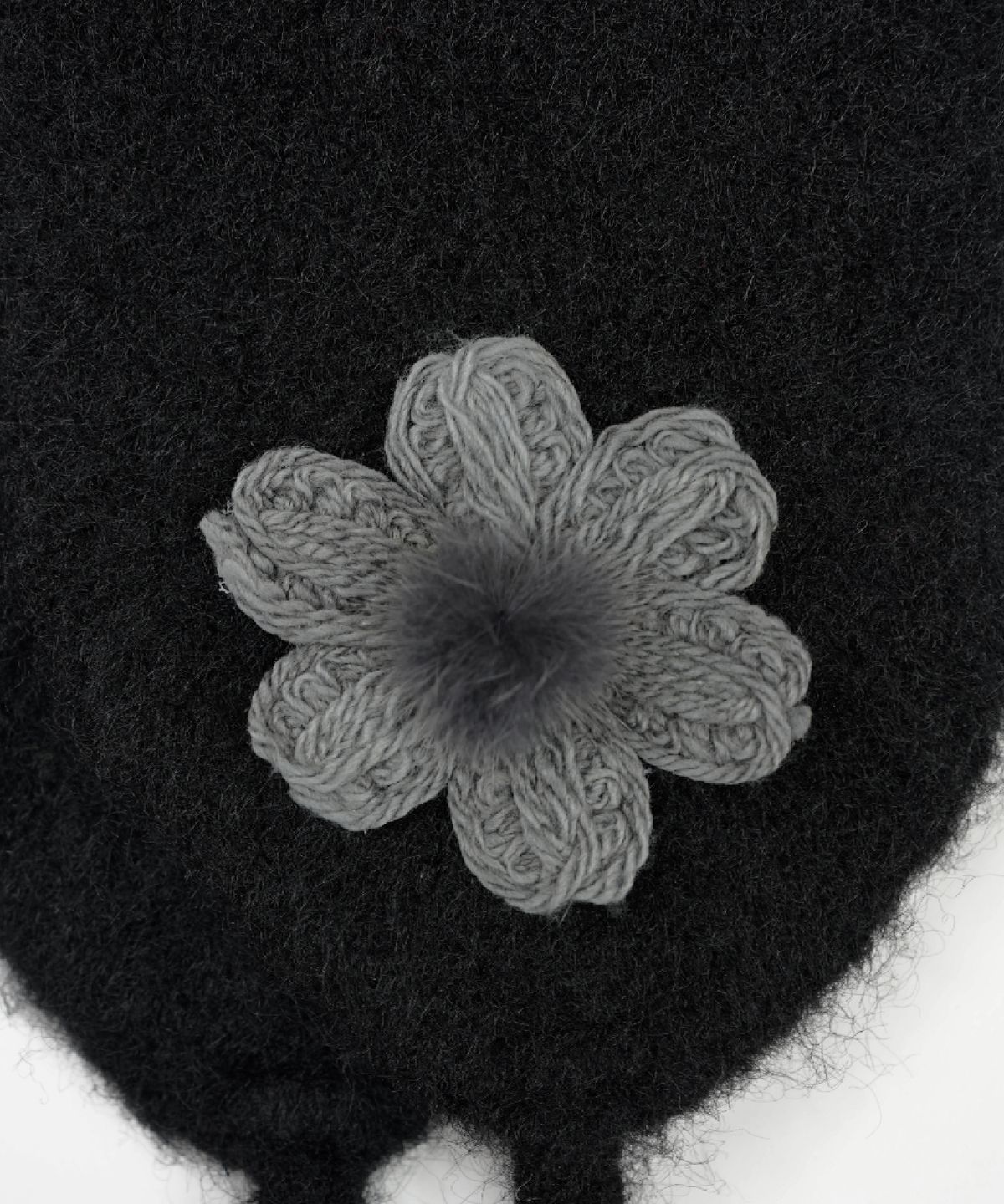무아르모아(MOIREMOA) Flower Knit Ear Warmer - Black