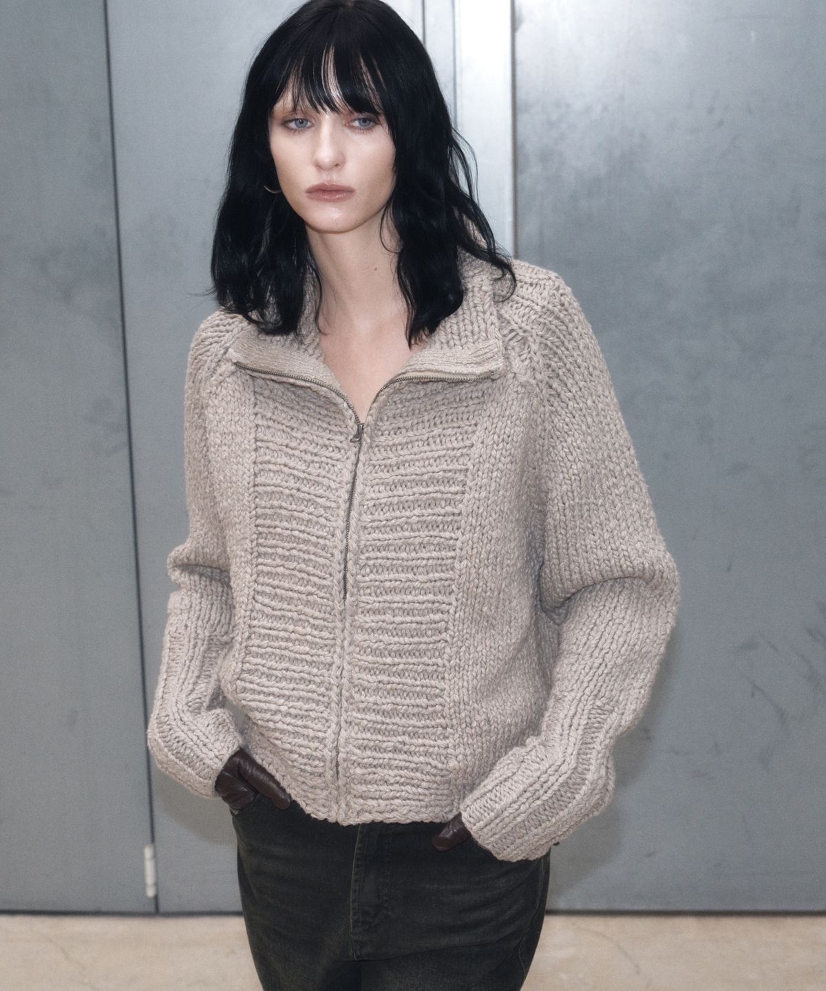 긴스키(GINSUKI) HANDMADE HIGH NECK KNIT ZIP-UP (GREY)
