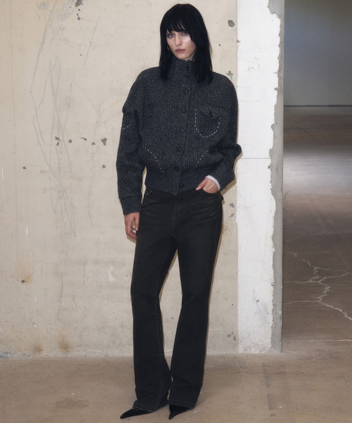 긴스키(GINSUKI) HAND STITCH FUNNEL-NECK KNIT ZIP-UP (CHARCOAL)