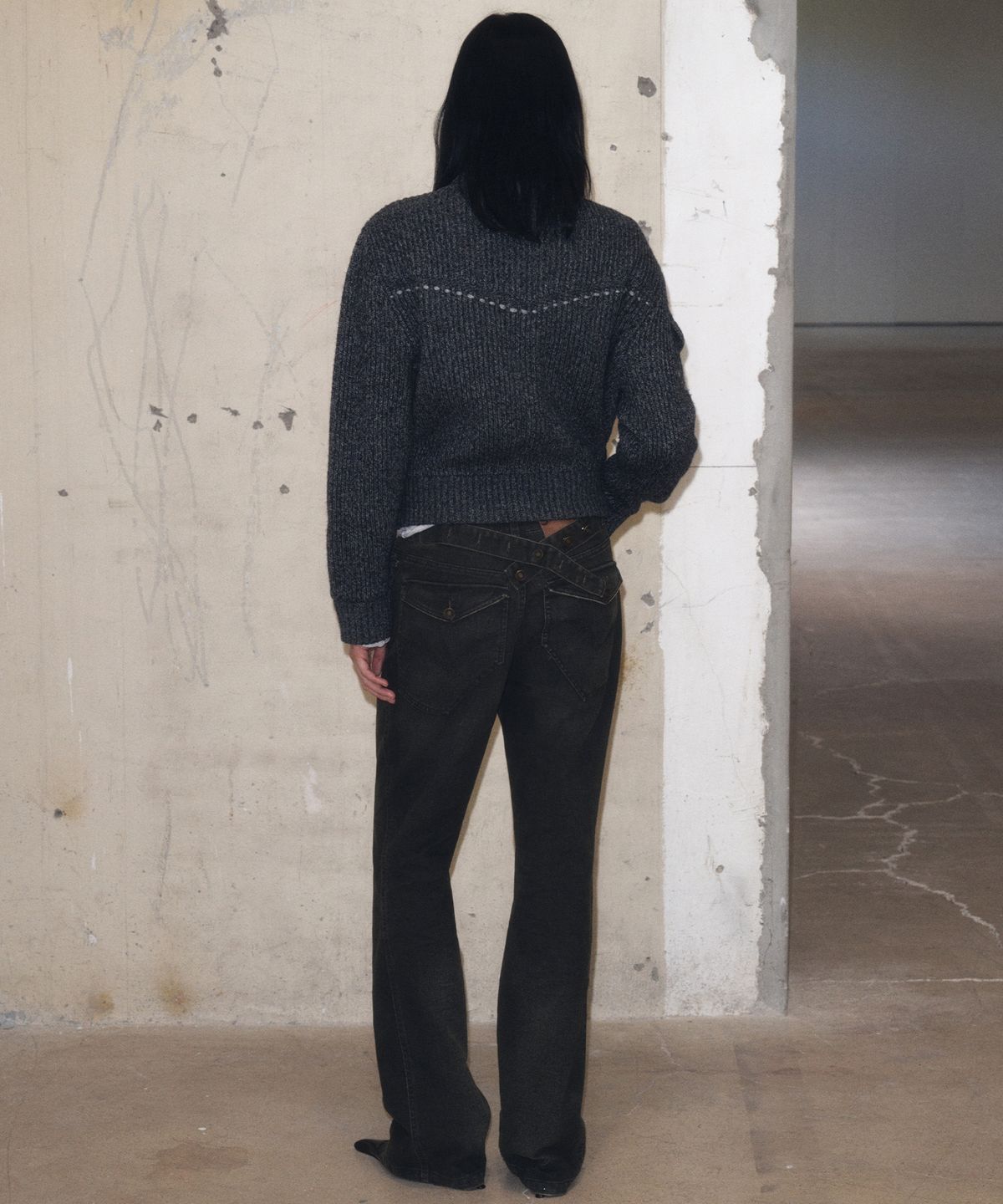 긴스키(GINSUKI) HAND STITCH FUNNEL-NECK KNIT ZIP-UP (CHARCOAL)