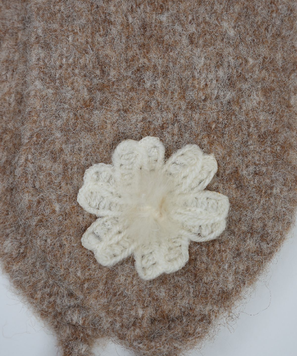 무아르모아(MOIREMOA) Flower Knit Ear Warmer - Beige