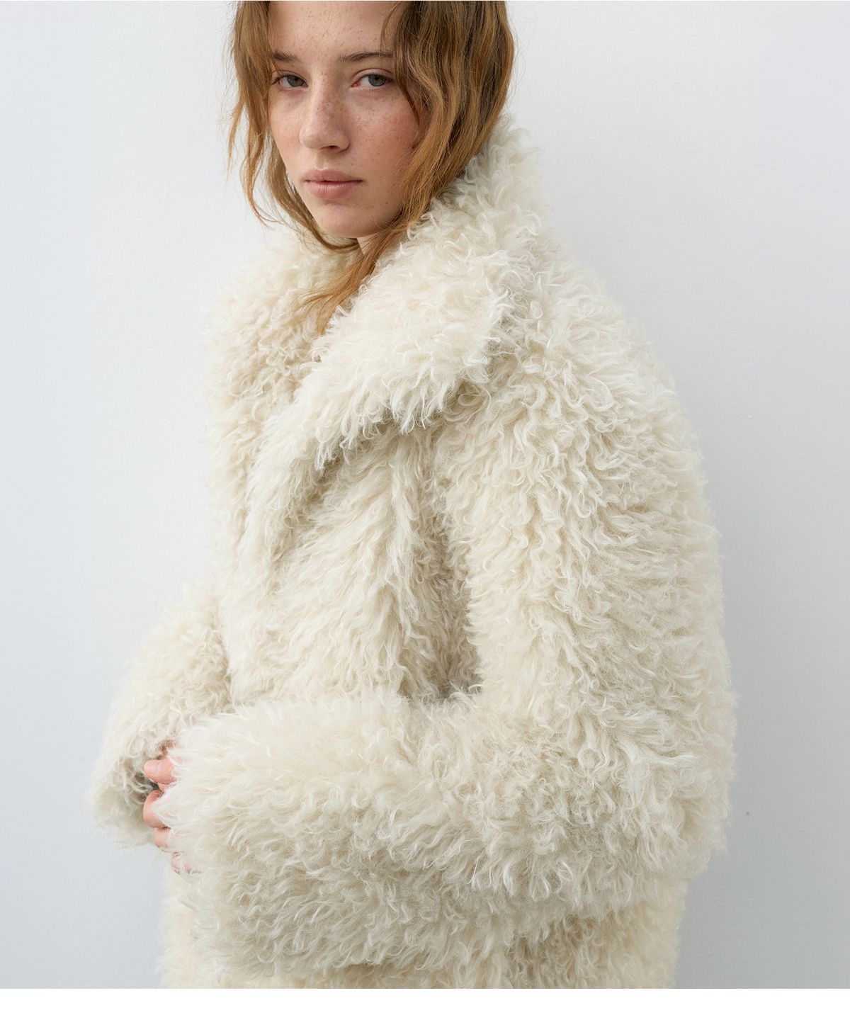 르바(LEVAR) Crimp Fur Coat - Vanilla Cream