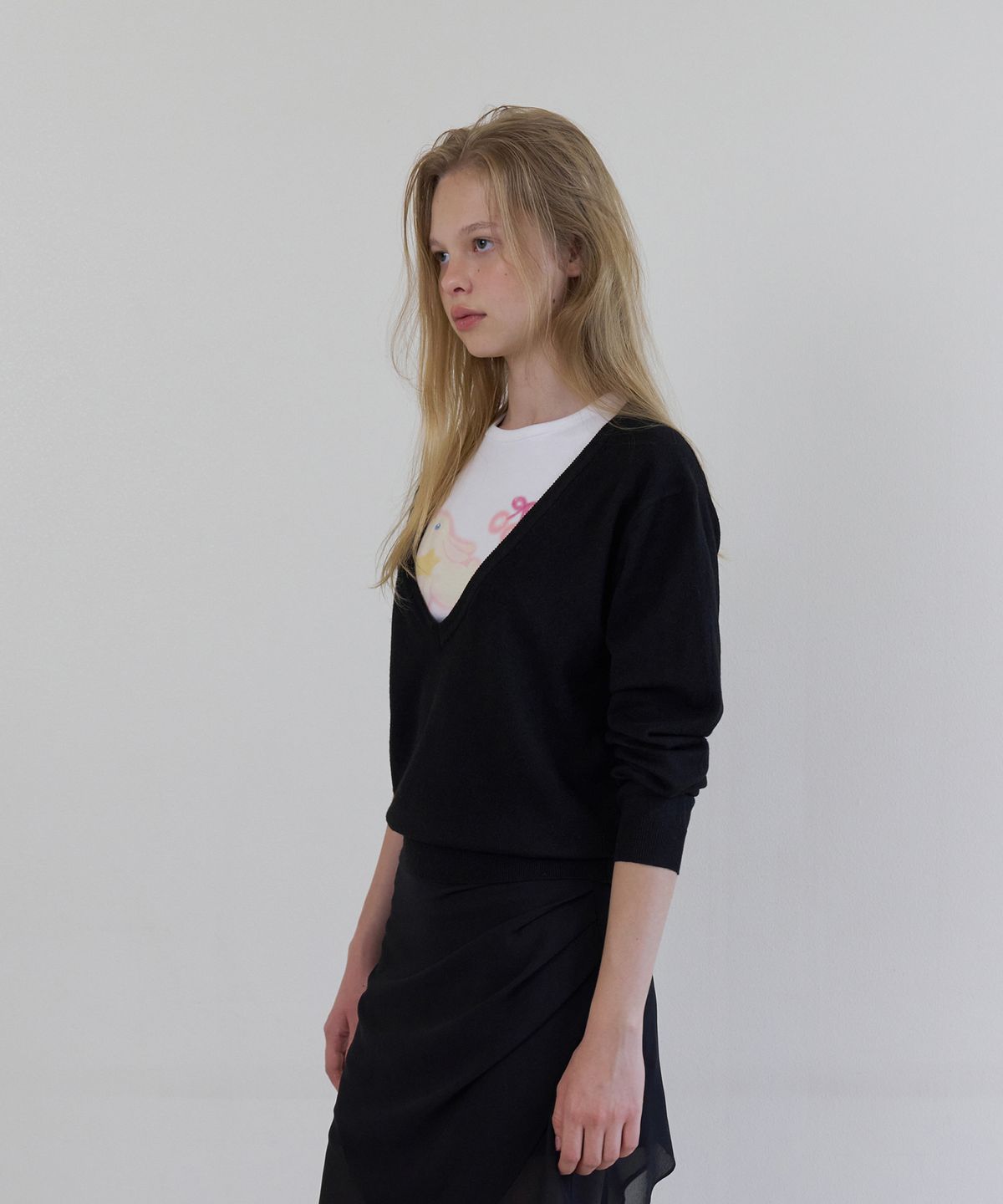 톤드(TONED) Hush deep v-neck knit (black)