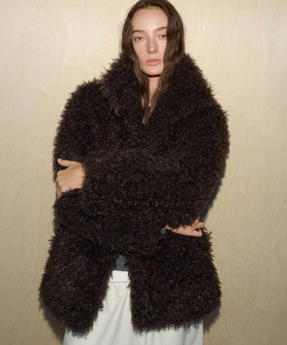 르바(LEVAR) Crimp Fur Coat - Espresso Brown
