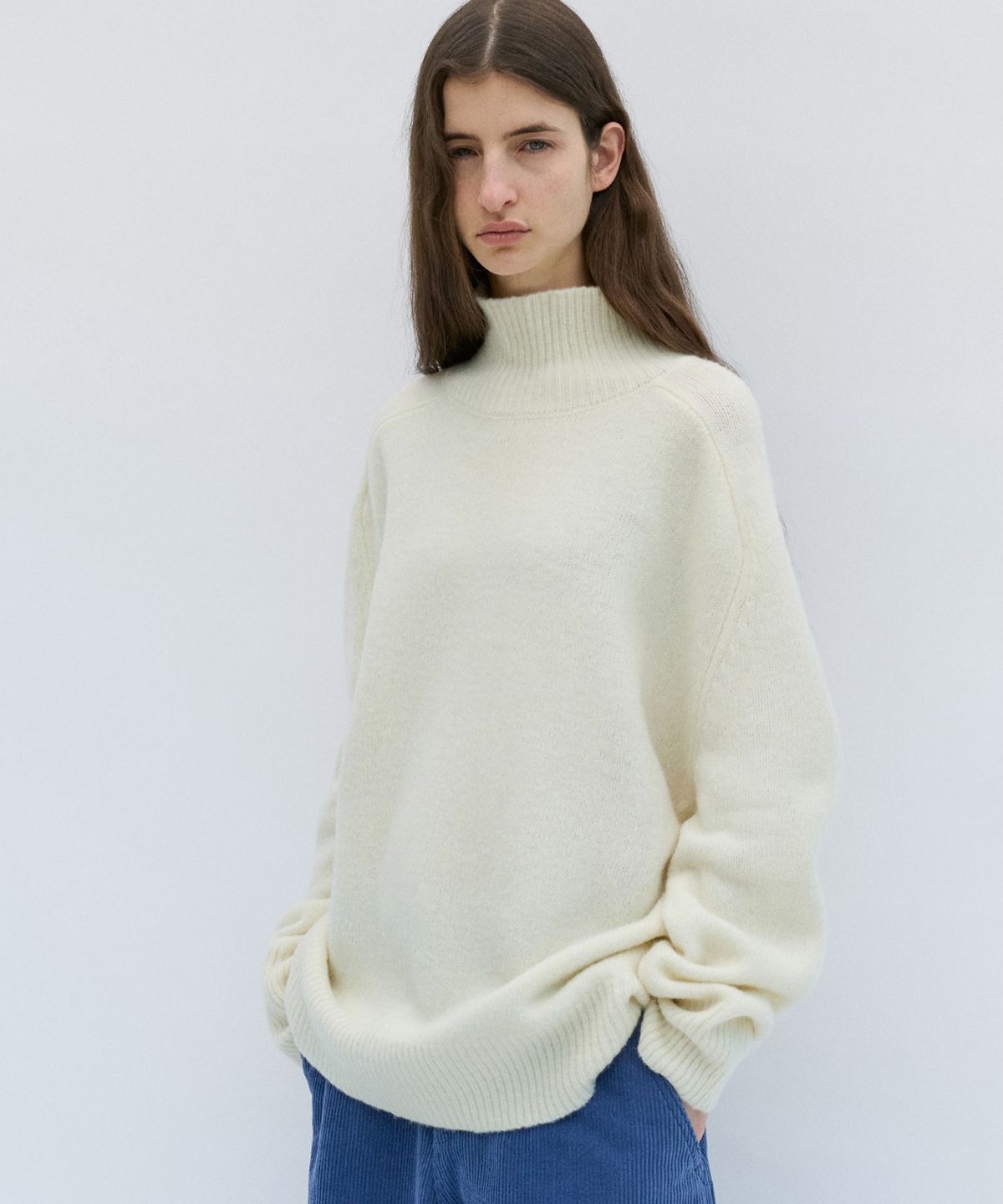 르바(LEVAR) Mellow Wool High-neck Knit - Vanilla Ivory