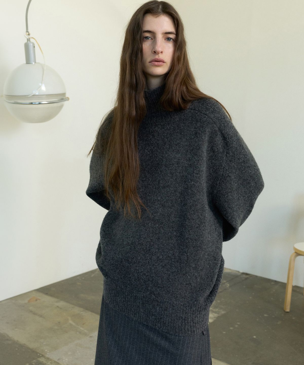 르바(LEVAR) Mellow Wool High-neck Knit - Charcoal