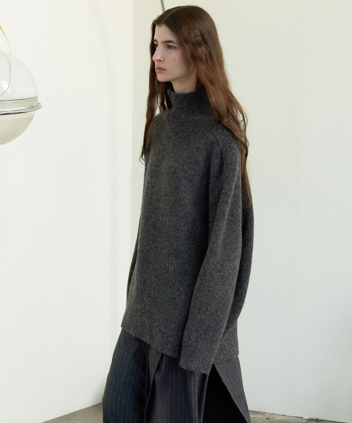 르바(LEVAR) Mellow Wool High-neck Knit - Charcoal