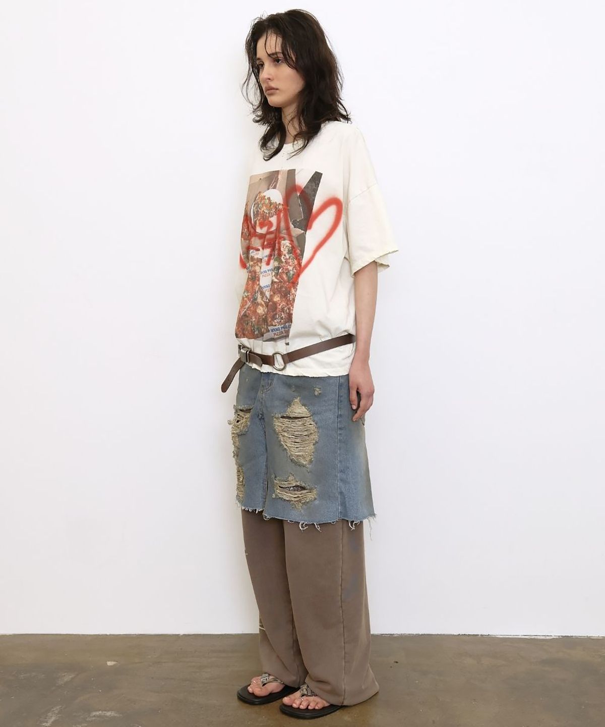 더블유케이엔디 프로젝트(WKND PROJECT) PIZZA HAND PAINTED TEE (IVORY)