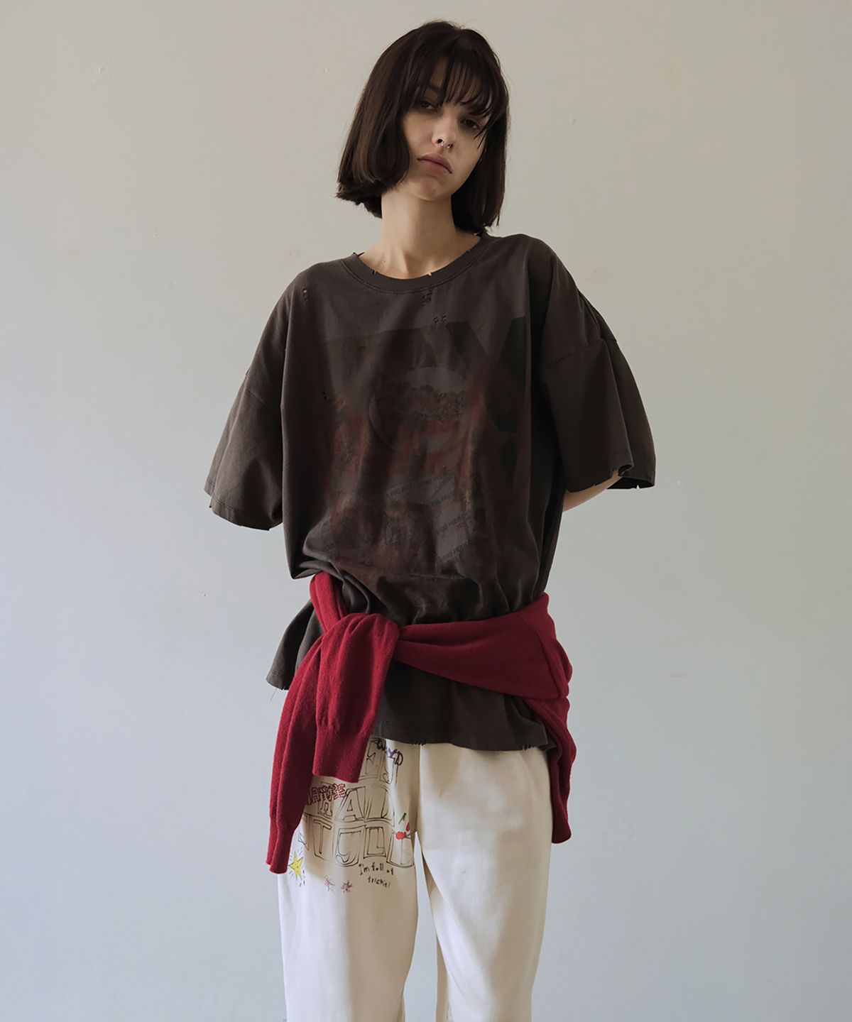더블유케이엔디 프로젝트(WKND PROJECT) BRUSHED PIZZA HAND PAINTED TEE (BROWN)