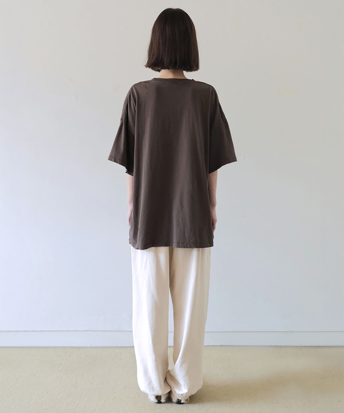 더블유케이엔디 프로젝트(WKND PROJECT) BRUSHED PIZZA HAND PAINTED TEE (BROWN)
