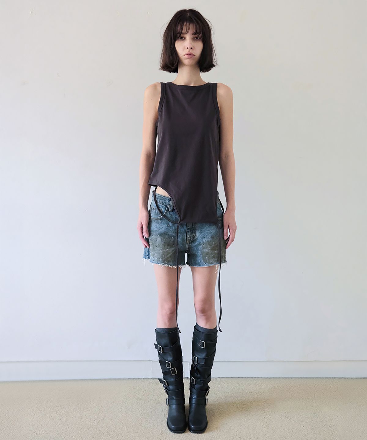 더블유케이엔디 프로젝트(WKND PROJECT) 2-WAY SLEEVELESS TOP (CHARCOAL)