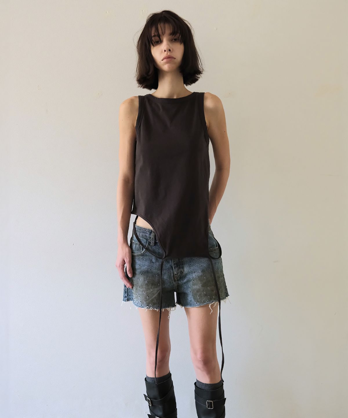 더블유케이엔디 프로젝트(WKND PROJECT) 2-WAY SLEEVELESS TOP (CHARCOAL)